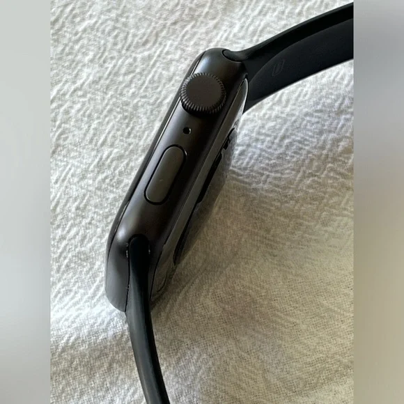 Apple Watch SE 1st Generation (44mm) - Picture 6 of 6